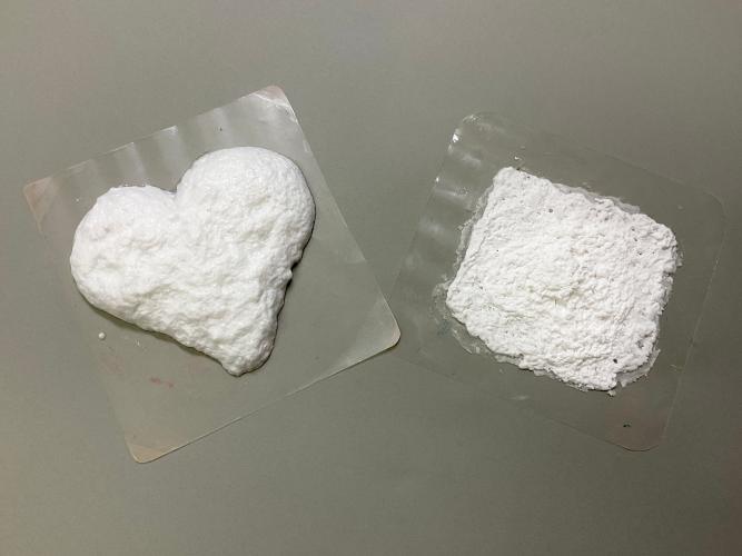 ふわふわ石こうスノー