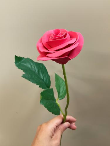 粘土でつくる一輪の薔薇