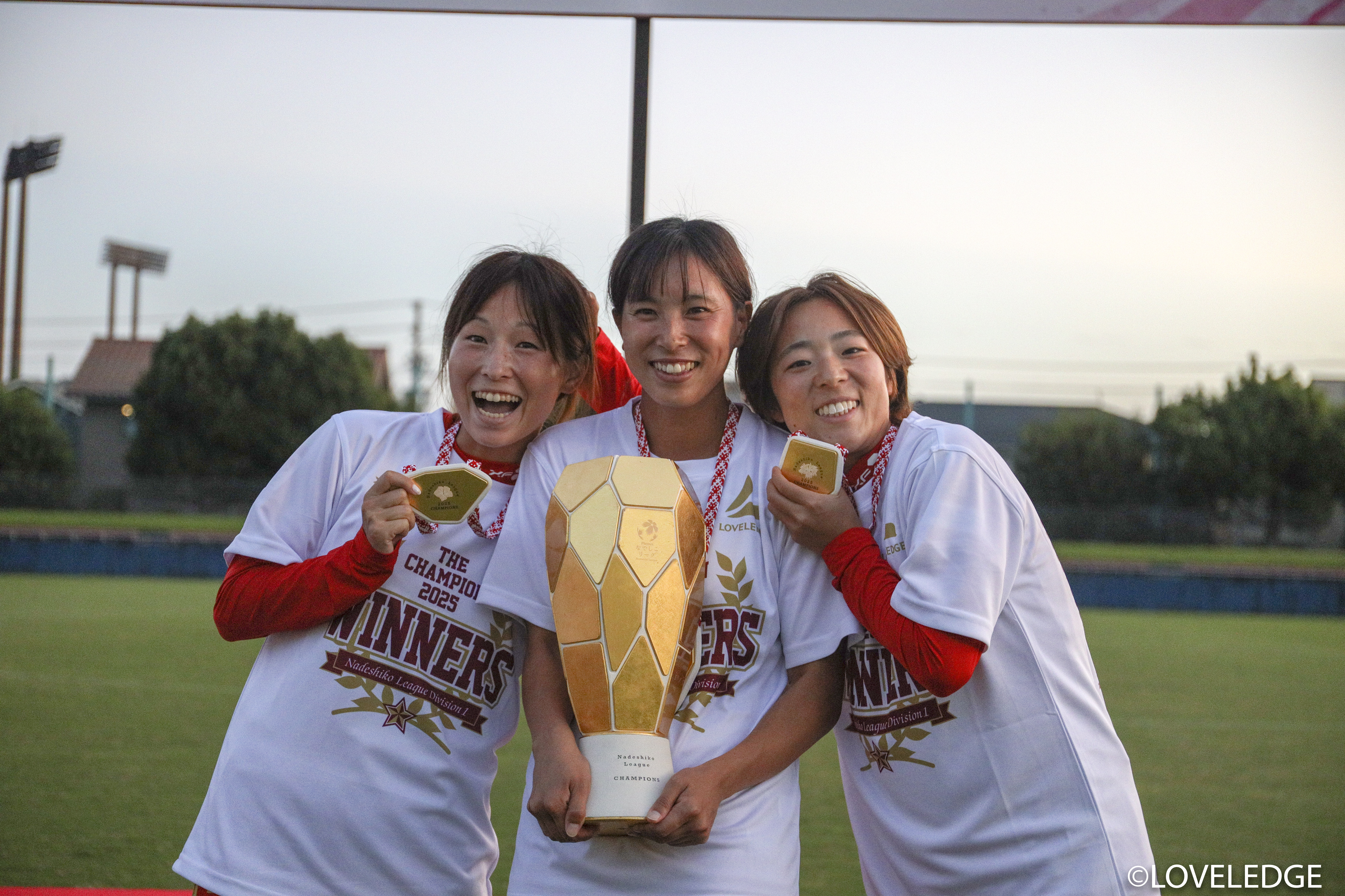 優勝トロフィー