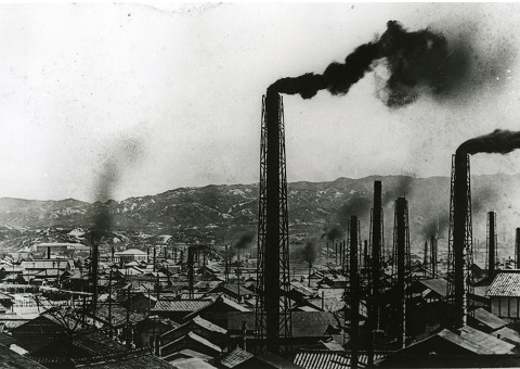 【フォトスタジオ伊里提供】石炭窯の煙突 昭和10年頃 .jpg 【フォトスタジオ伊里提供】石炭窯の煙突 昭和10年頃 .jpg